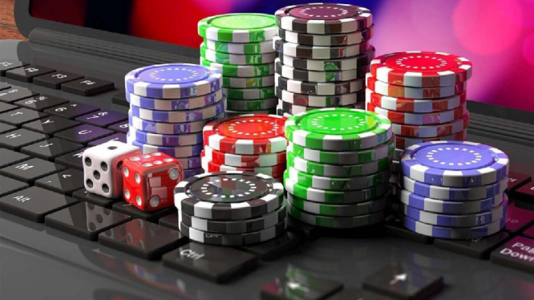 Why Should You Consider Playing Slot Games Online?