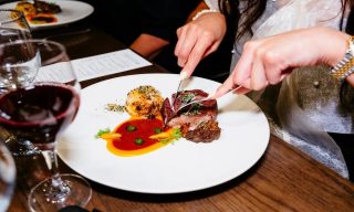 4 Amazing Ideas to Order a Balanced Wine That Complements Both Steak And Seafood